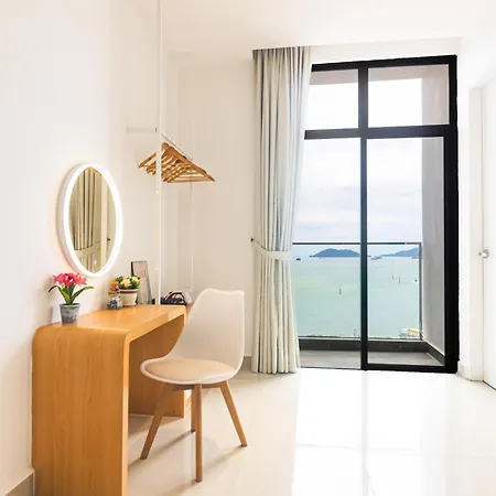 Charis Seaview Suites At The Shore Kota Kinabalu Exterior photo