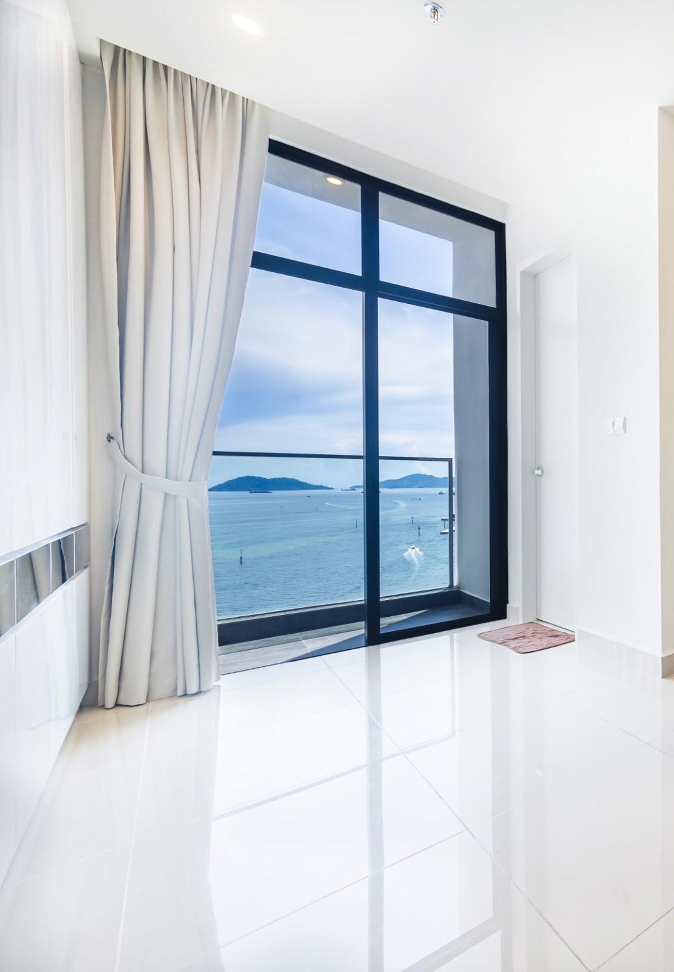 Charis Seaview At The Shore Apartment